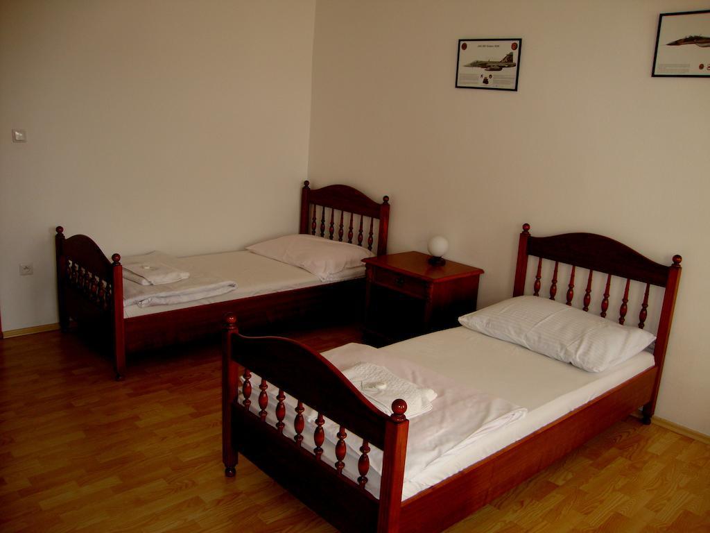 Penzion Aviatik Caslav Ngoại thất bức ảnh