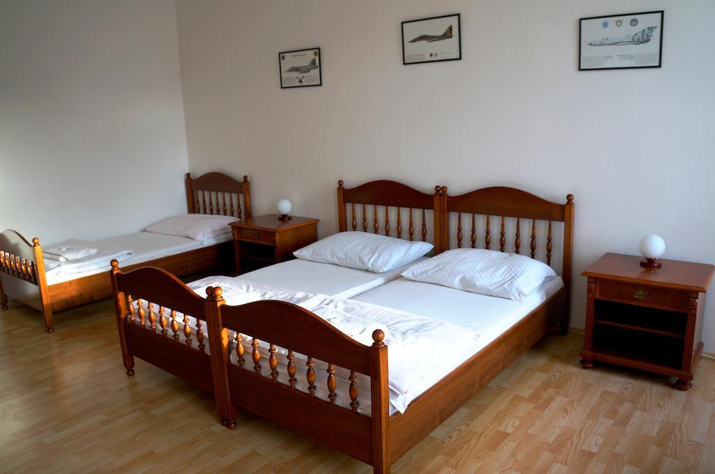Penzion Aviatik Caslav Ngoại thất bức ảnh